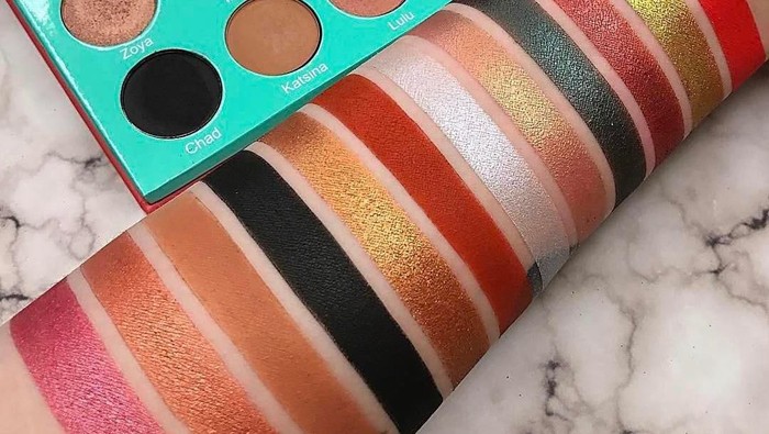 Mau Tahu Trik Foto Swatch Kosmetik yang Rapi dan Nyata Warnanya? Ini Rahasianya!