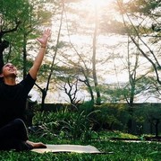 Fakta Menarik Tentang Perkembangan Acroyoga di Indonesia!
