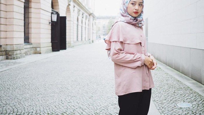 Eits, Jangan Salah! Ini Dia Tips Memilih Atasan Hijab Untuk Hijabers Bertubuh Pendek