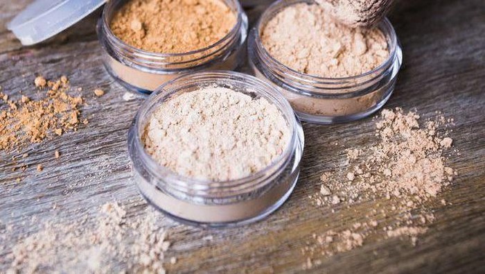 Bagaimana cara memilih shade bedak yang cocok dengan kulit? Bagaimana cara memilih shade bedak yang cocok dengan kulit?