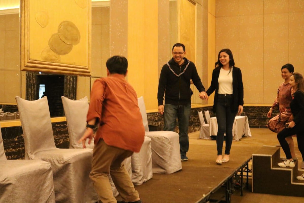 Putra Tutut Soeharto akan menikahi kekasihnya&period; Kemarin &lpar;12&sol;2&rpar; keduanya terlihat sedang melakukan gladi resik untuk acara pernikahan mereka di Hotel Mulia&period;