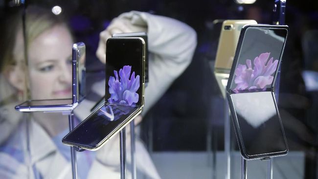 Spesifikasi Dan Harga Ponsel Lipat Samsung Galaxy Z Flip Spesifikasi Dan Harga Ponsel Lipat Samsung Galaxy Z Flip