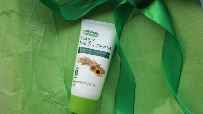 Ada yag pakai Natur E Daily Face Cream? Ada yag pakai Natur E Daily Face Cream?