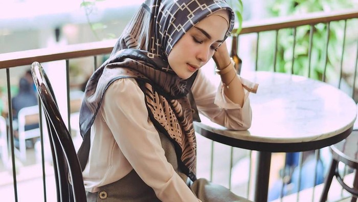 Bingung Memadukan Hijab Voal? Tiru Aja Inspirasi Padu Padan Hijab Voal yang Cantik Ala Selebgram Berikut!