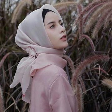 Bukan Hanya Kebaya, 6 Baju Ini Juga Bisa Jadi Inspirasi Baju Lamaran Kamu