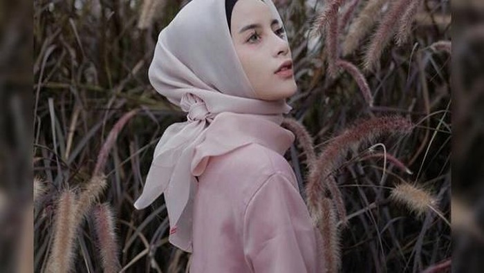 Bukan Hanya Kebaya, 6 Baju Ini Juga Bisa Jadi Inspirasi Baju Lamaran Kamu Bukan Hanya Kebaya, 6 Baju Ini Juga Bisa Jadi Inspirasi Baju Lamaran Kamu