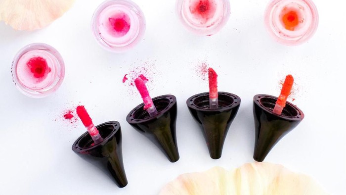 Lipstick Berbentuk Powder? Introducing New Hottest Trend: RiRe Lip Powder