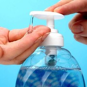 Ladiesss Bahaya Gak Sih Kalau Terlalu Sering Pakai Hand Sanitizer? Aku soalnya keseringan pakai produk satu ini.. Help!