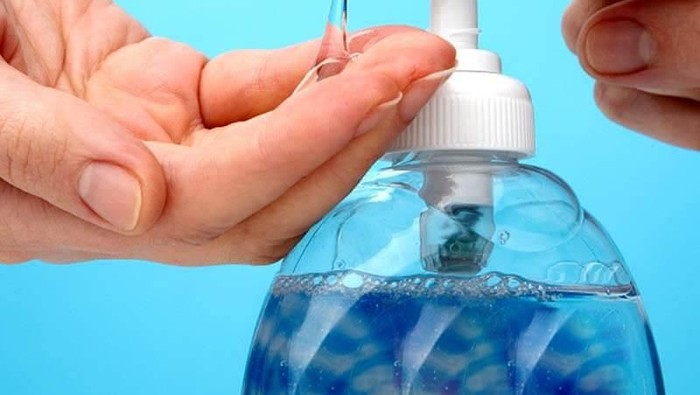 Ladiesss Bahaya Gak Sih Kalau Terlalu Sering Pakai Hand Sanitizer? Aku soalnya keseringan pakai produk satu ini.. Help! Ladiesss Bahaya Gak Sih Kalau Terlalu Sering Pakai Hand Sanitizer? Aku soalnya keseringan pakai produk satu ini.. Help!