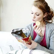 Jangan Sering Makan Camilan Ini Ya Ladies Biar Terhindar dari Kanker Payudara!