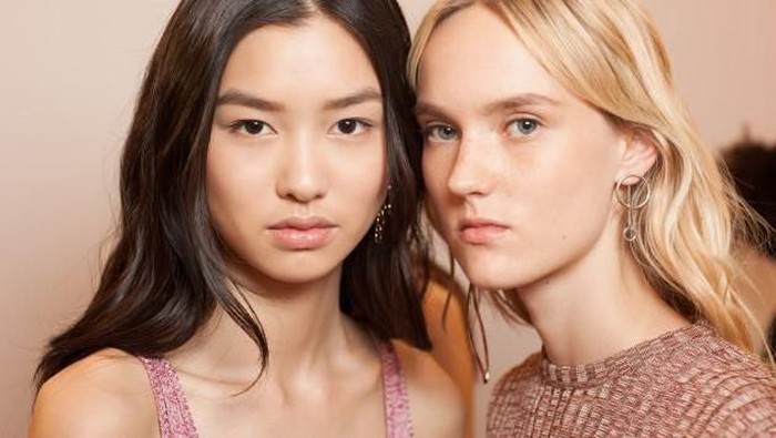 Lakukan Hal Ini Supaya Alismu Tetap On Fleek Secara Natural dan Gak Kaku! Lakukan Hal Ini Supaya Alismu Tetap On Fleek Secara Natural dan Gak Kaku!