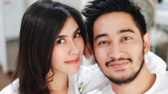 Wah, Ternyata Pria Bisa Jatuh Cinta Saat Melihat Pakai Lipstik Warna Ini Wah, Ternyata Pria Bisa Jatuh Cinta Saat Melihat Pakai Lipstik Warna Ini