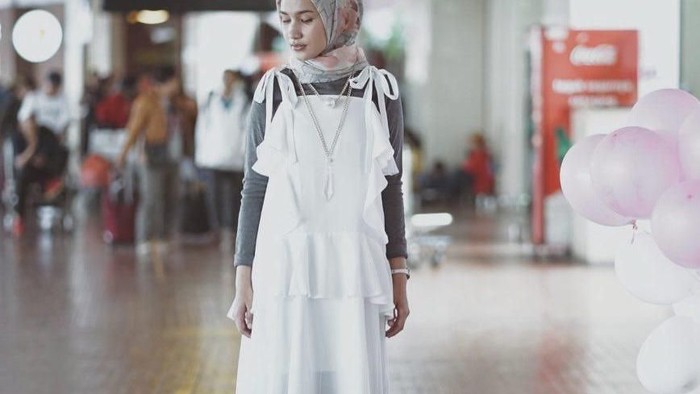 Hijabers, Kamu Wajib Punya Warna Manset Ini Supaya Tetap Stylish dan Sopan! Hijabers, Kamu Wajib Punya Warna Manset Ini Supaya Tetap Stylish dan Sopan!