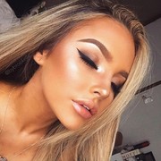 Terjangkau dan Super Glowing, Inilah 3 Highlighter Drugstore yang Wajib Kamu Coba!