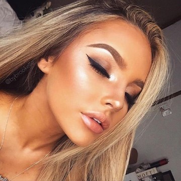 Terjangkau dan Super Glowing, Inilah 3 Highlighter Drugstore yang Wajib Kamu Coba!