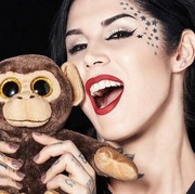 Belanja Makeup Sekaligus Melestarikan Hewan Langka? Inilah Project Chimps dari Kat Von D