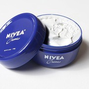 Nivea Creme sebaguss itu ya untuk mengatasi kulit kering???