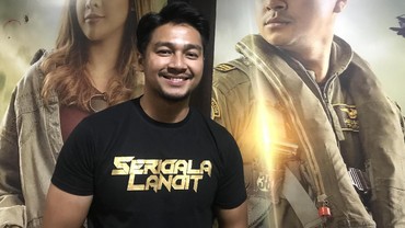 img-title Lewat Film, Deva Mahenra Wujudkan Mimpi Orang Tua Jadi TNI