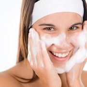 Bagaimana cara mencuci wajah yang benar?