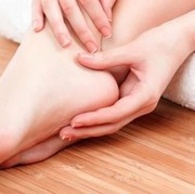 Bagaimana cara mengatasi kaki pecah-pecah?