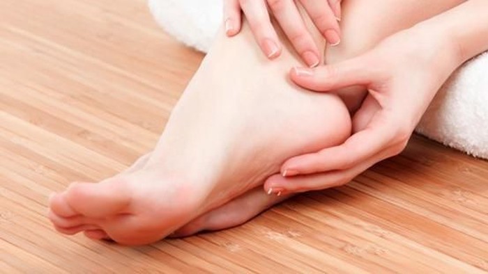 Bagaimana cara mengatasi kaki pecah-pecah?