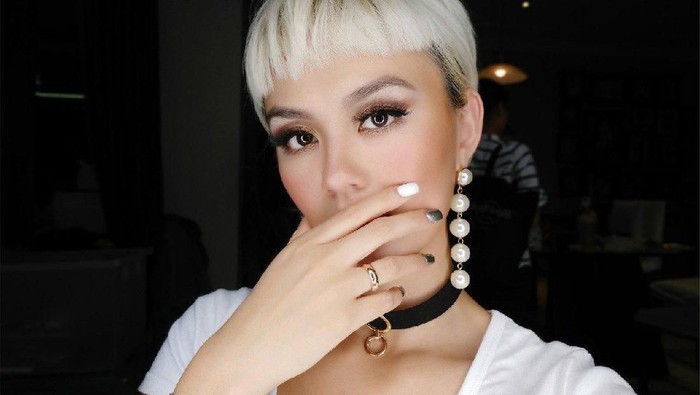 Rambut Baru Agnez Mo, Yeay OR No? Rambut Baru Agnez Mo, Yeay OR No?