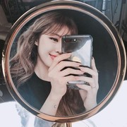 Sedang Hits, Ini Dia Tips Terlihat Cantik Saat Mirror Selfie!
