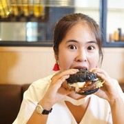 Mau Makan Burger yang Pas dengan Seleramu? Kreasikan Sendiri Aja di Tempat Ini!