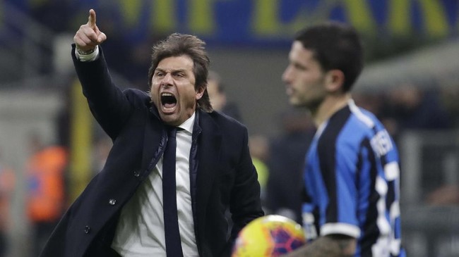Kursi pelatih Inter Milan memanas setelah Antonio Conte dikabarkan bakal dipecat dan muncul nama Max Allegri.