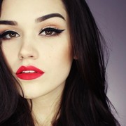 Jelang Natal, Ini Dia 5 Rekomendasi Lipstik Merah Lokal yang Wajib Banget Kamu Coba!