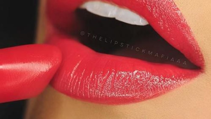Coba Trik Lip Selfie ala Beauty Blogger untuk Swatch Lipstick yang Lebih Keren
