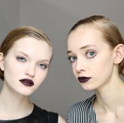 Ini Nih Tips Jitu Biar Pede Pakai Lipstick Warna Gelap!