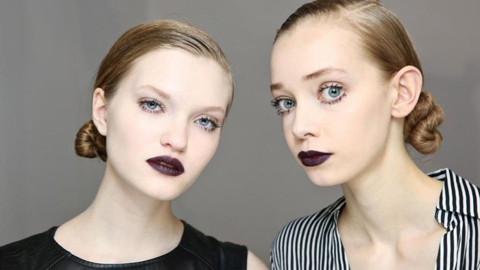 Ini Nih Tips Jitu Biar Pede Pakai Lipstick Warna Gelap! Ini Nih Tips Jitu Biar Pede Pakai Lipstick Warna Gelap!