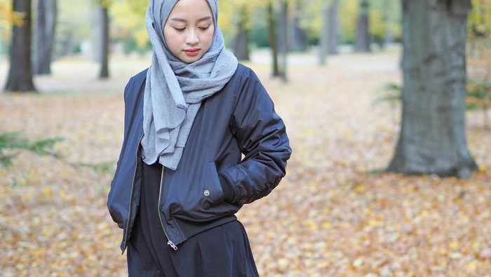 Intip Ide Cerdas Padu Padan Outer Hijab dan Jeans untuk Daily Activity Kamu!