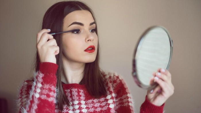 Apa sih maskara yang awet seharian dan gak luntur kalau terkena air? Bantu ya ladies... Apa sih maskara yang awet seharian dan gak luntur kalau terkena air? Bantu ya ladies...