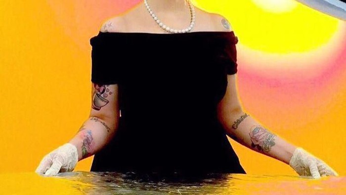 Inpirasi Gaya 50-an ala Kekasih Derby Romero