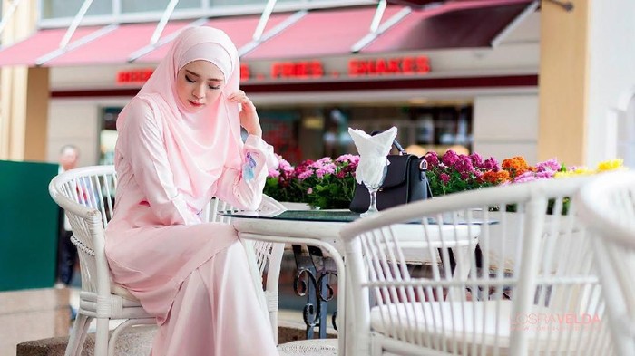 Siap Tampil Feminin? Intip Padu-Padan Hijab Pastel yang Oke Banget Ini!