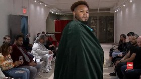 VIDEO: Parade Pria Bertubuh Besar Serukan Cinta Diri di NYFW