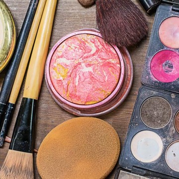 img-title Wajah Jerawatan Sehabis Makeup? Mungkin Ini Penyebabnya Ladies!