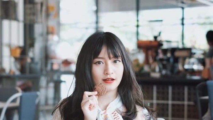 Manis Banget! Inspirasi Gaya Selebgram Retro Vanessa Andrea Ini Bisa Jadi Inspirasi Outfit Ke Kantor!
