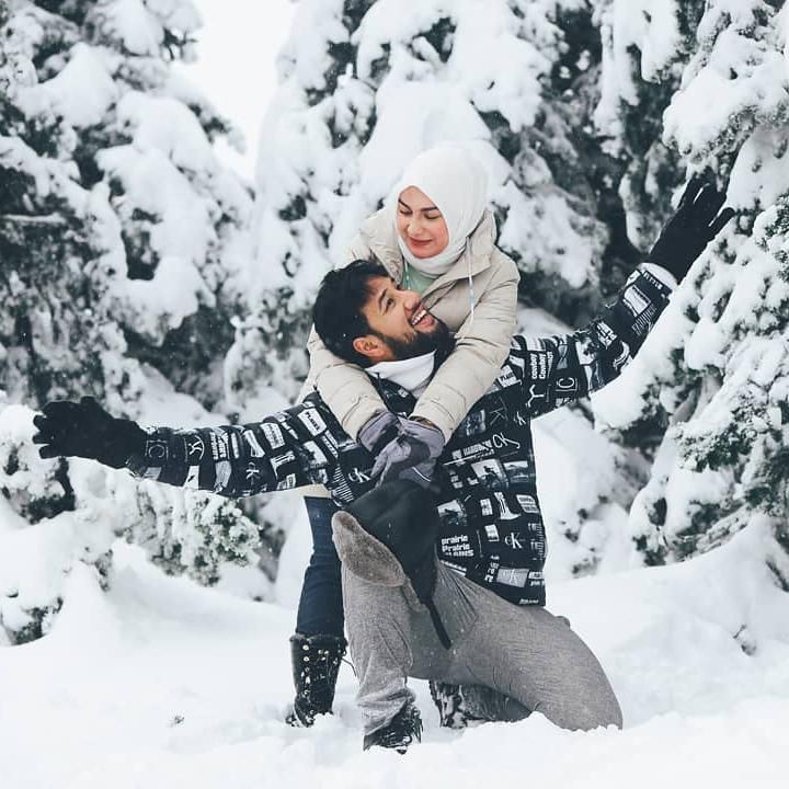<p><strong>Irish Bella dan Ammar Zoni</strong>   Irish Bella dan Ammar Zoni terlibat cinta lokasi ketika syuting sinetron Cinta Suci. Mereka resmi menikah pada 28 April 2019. (Foto: Instagram @_irishbella_)</p>
