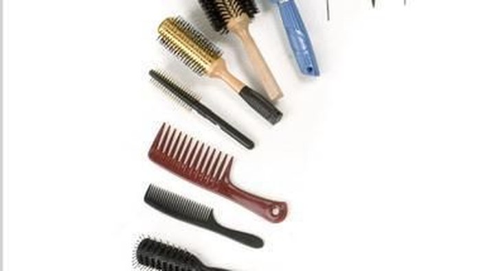 Sudah Sesuaikah Sisir yang Kamu Gunakan? Perhatikan Sikatnya