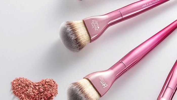 Suka Koleksi Brush Makeup? Yuk, Tambah Koleksimu Dengan Brush Unik Ini