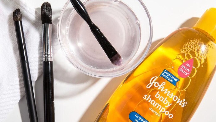 Mulai dari Brush Hingga Sisir, Panduan untuk Membersihkan Beauty Tools Lengkap Ada Di Sini!