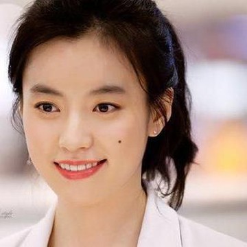 img-title Terganggu dengan Tahi Lalat di Wajah? Begini Cara Menghilangkannya!