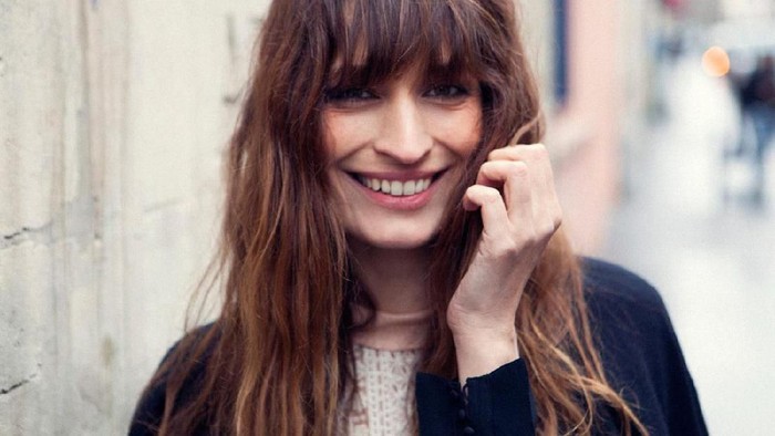 Yuk Tampil Effortless dengan Rambut Wavy ala Perempuan Perancis, Kamu Bisa Bikin Sendiri Lho!