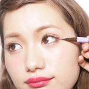 Produk Terbaru Berikut Mampu Ciptakan Cat Eye Dramatis Hanya dengan Satu Langkah