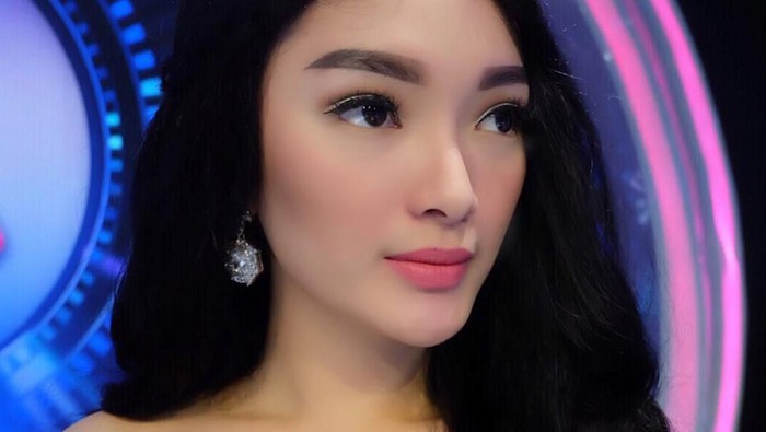 Enggak Nyangka!  8 Artis ini Blak-blakan Mengaku Melakukan Tanam Benang, Lho!