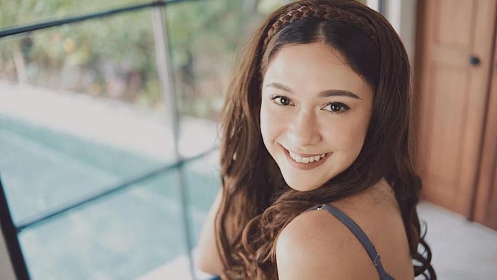 Tampil Natural & Elegan, Ini 5 Gaya Makeup Favorit Nana Mirdad!