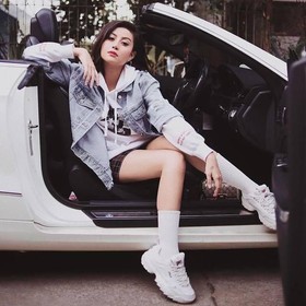 Wajib Punya! Ini Model Sepatu Sneakers Kekinian yang Paling Banyak Dipakai di Instagram